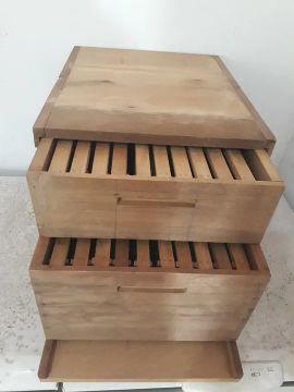 Caixa para criação de abelhas 