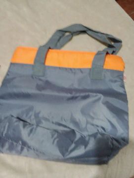Bolsa térmica cinza e laranja