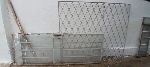 Janela, grade e porta de ferro