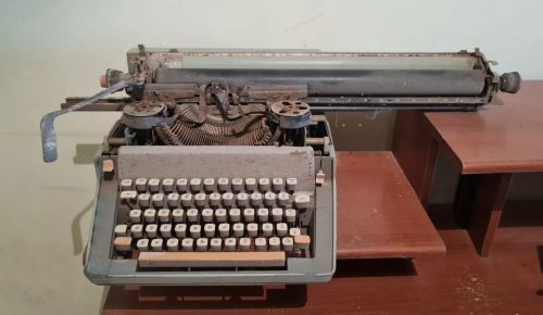 Máquina de escrever vintage - decoração retrô
