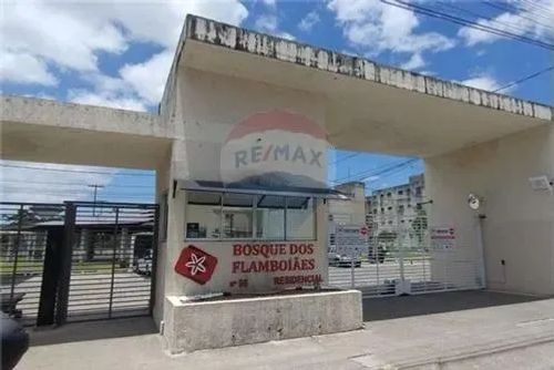 Vendo um Apartamento no Cond. Resid. Bosque dos Flamboiães com 2/4 no 1 andar 