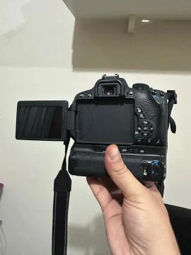 Canon T5i (EOS 700D) - Câmera DSLR em Excelente Estado!