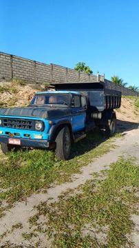 Caminhão Caçamba