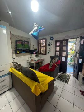 *Vendo casa - com kitinetes   Crespo zona sul