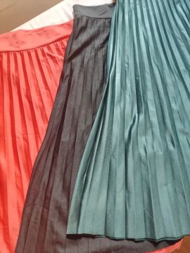 Saias plissadas em cores vibrantes 5 peças 