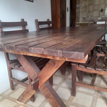 Mesa de madeira rústica para 6 cadeiras