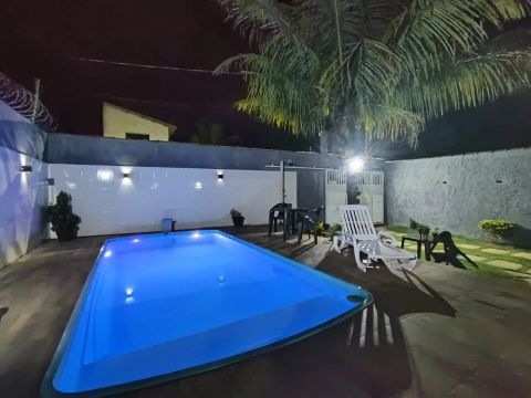 Casa com piscina para temporada