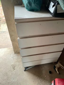 Cômoda com 5 gavetas 