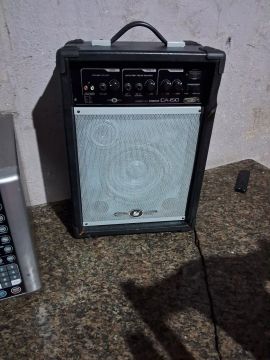 Vendo esta caixa de som pega Bluetooth  não troco 
