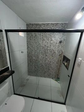 Box de vidro temperado para banheiro, e só passar a largura que te passo o orçamento 