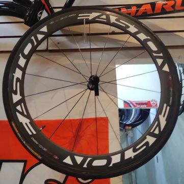 Par de rodas de Carbono 700c - Easton EC90 Aero - 100% Carbono - Freio V-brake