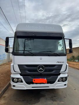 Caminhão Mercedes-Benz Atego 2426 - 2014
