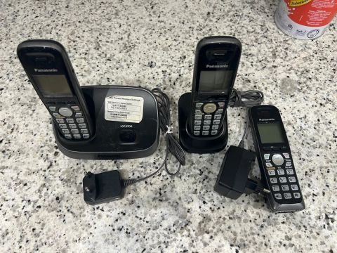 Telefone Panasonic sem fio e dois ramais