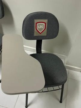 Cadeira universitária com braço