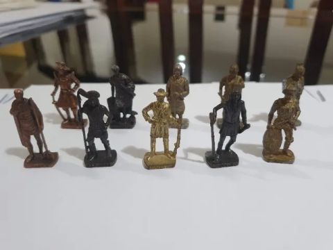 Soldados de Ferro Kinder Ovo - 10 Itens (Variados)