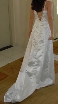 Vestido branco de noiva bordado semi novo