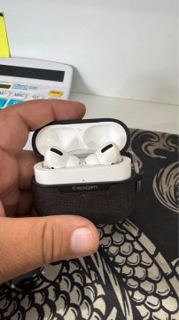 AirPods Pro com case