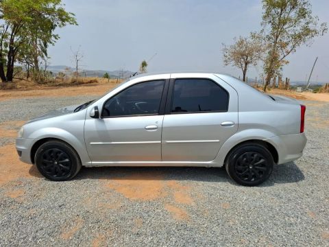 Renault Logan 2013 em ótimas condições - 2° Dono