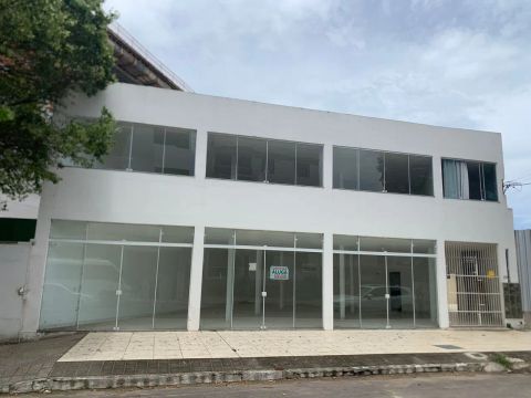 LOJA EM ANDAR SUPERIOR EM MUQUIÇABA PARA FINS COMERCIAIS.