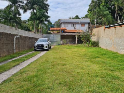 Alugo casa no Pinho Rei com 3 quartos