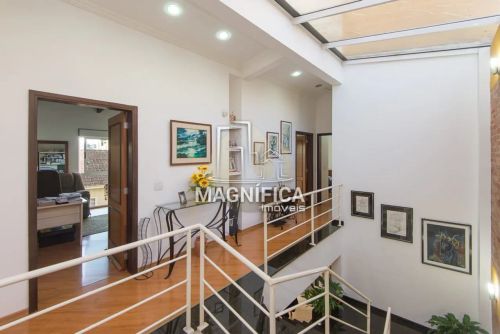 Casa - Seminário.Linda casa, endereço nobre, em localização privilegiada do Seminário.Ao l