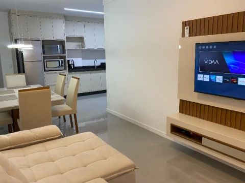 Apartamento com ótima localização a 200  metros da praia