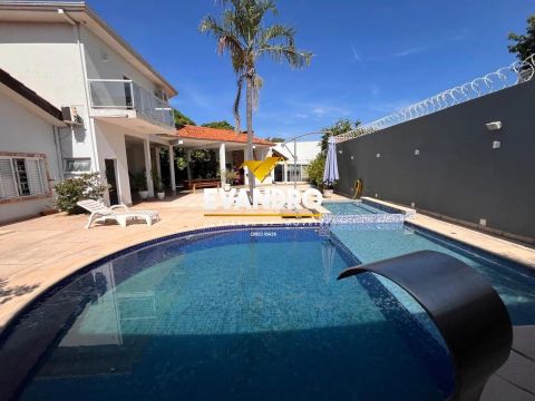 Casa para Venda em Cuiabá, Jardim Mariana, 4 dormitórios, 3 suítes, 6 banheiros, 6 vagas
