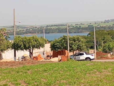 Vende terreno em condomínio Paranapanema 
