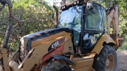 VENDO RETROESCAVADEIRA CATERPILLAR 416-E 2012