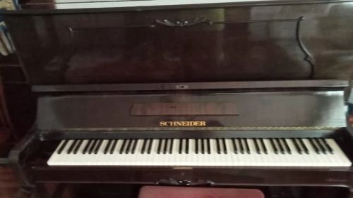 Piano Schneider