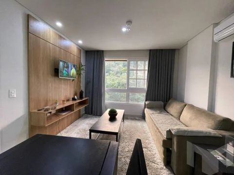 Ótima cobertura em condomínio de excelente vizinhança e localização.