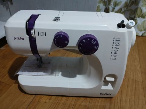 Máquina de Costura Elgin Pratika 127v 