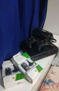 troco xbox 360 desbloqueado em console mais atual ou pc, e dou volta em dinheiro.