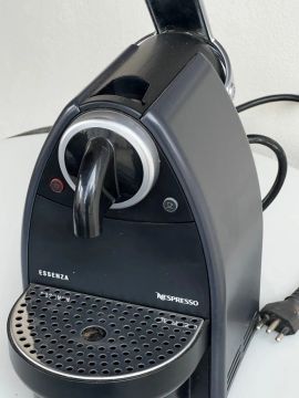 Máquina de Café Nespresso Essenza