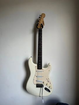 Guitarra Squier Bullet Stratocaster