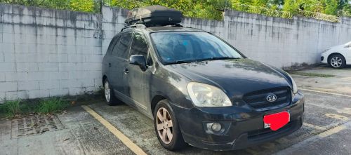 Vendo Kia Carens 2009 completa. 