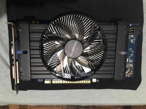 GTX 550 GIGABYTE 1GB GDDR5 