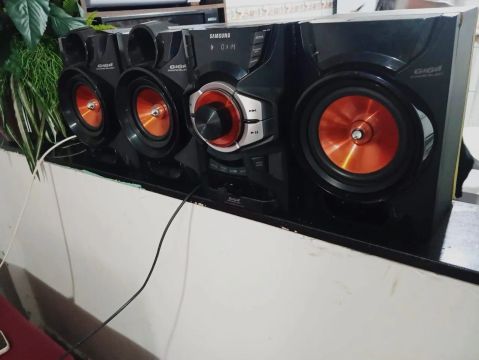 Vendo som mini system samsung giga sound funcionando perfeitamente 