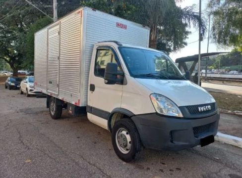 iveco daily 35s14 ano 2017 bau seco