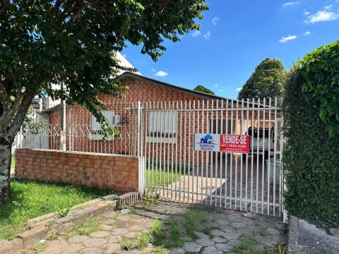 Casa a venda no Cajuru 