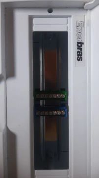 02 quadro de distribuição de energia sobrepor 
