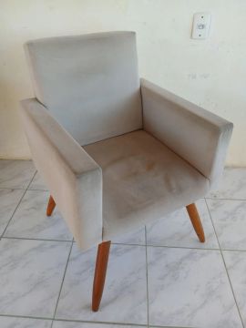 Cadeira estofada em ótimo estado