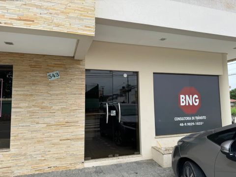 Alugo sala comercial semi mobiliada 