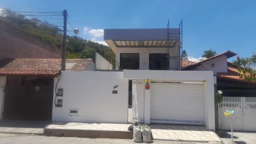 Linda casa em Serra Grande -  Itaipu -Niterói - RJ