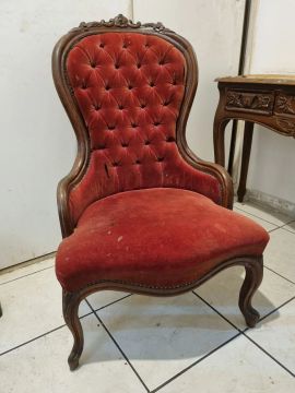 Poltrona antiga de madeira maciça 