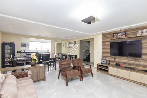 Casa semi-mobiliada com quatro dormitórios em condomínio clube