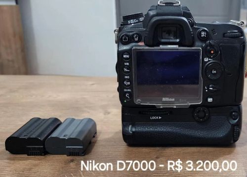 Camera Nikon D7000 acompanha GRIP e 2 baterias