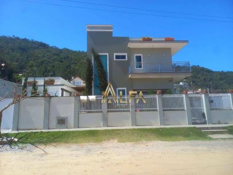Sobrado de Alto Padrão na Praia de São Miguel