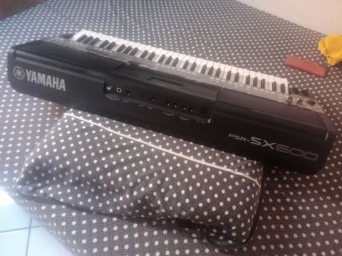 Vendo teclado SX600 tá zero