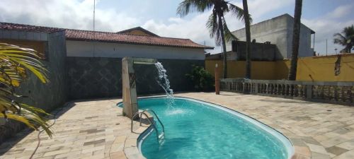 Casa com piscina para temporada em frente a praia